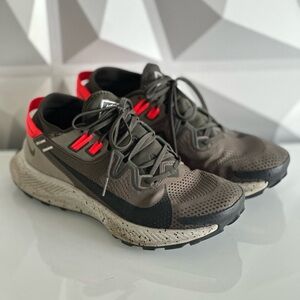 Nike trail pegasus size 8.5